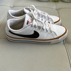 Women’s Nike shoes